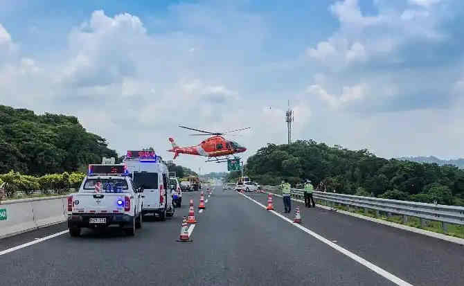 坪山区高速公路汽车救援案例